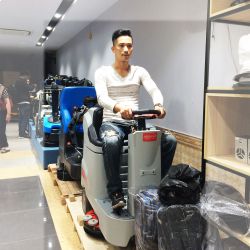 Máy chà sàn ngồi lái Kenper Ranger 670B